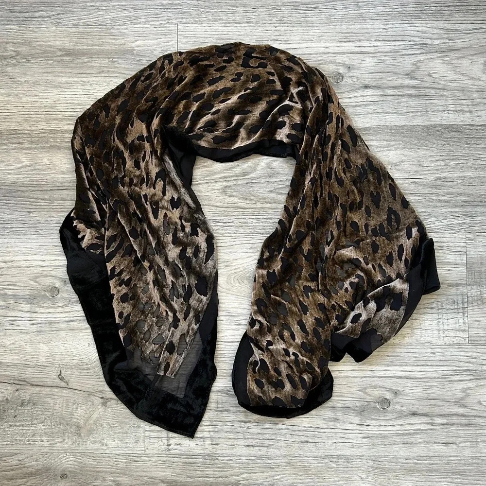 Pinto Accessory Scarf Velvet‎ Edges Sheer Leopard Print Interior